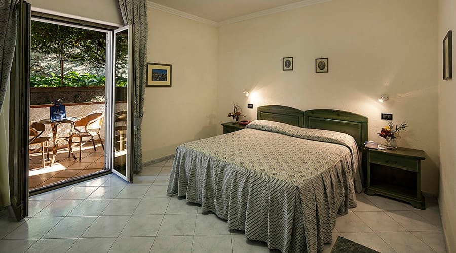 hotel sorriso resort e spa forio ischia camera standards relais